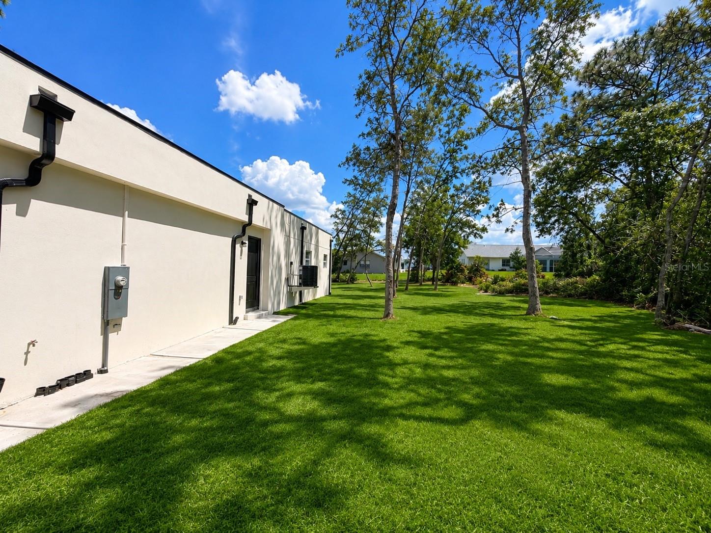 VOSS OAK LAKE ESTATE - Residential