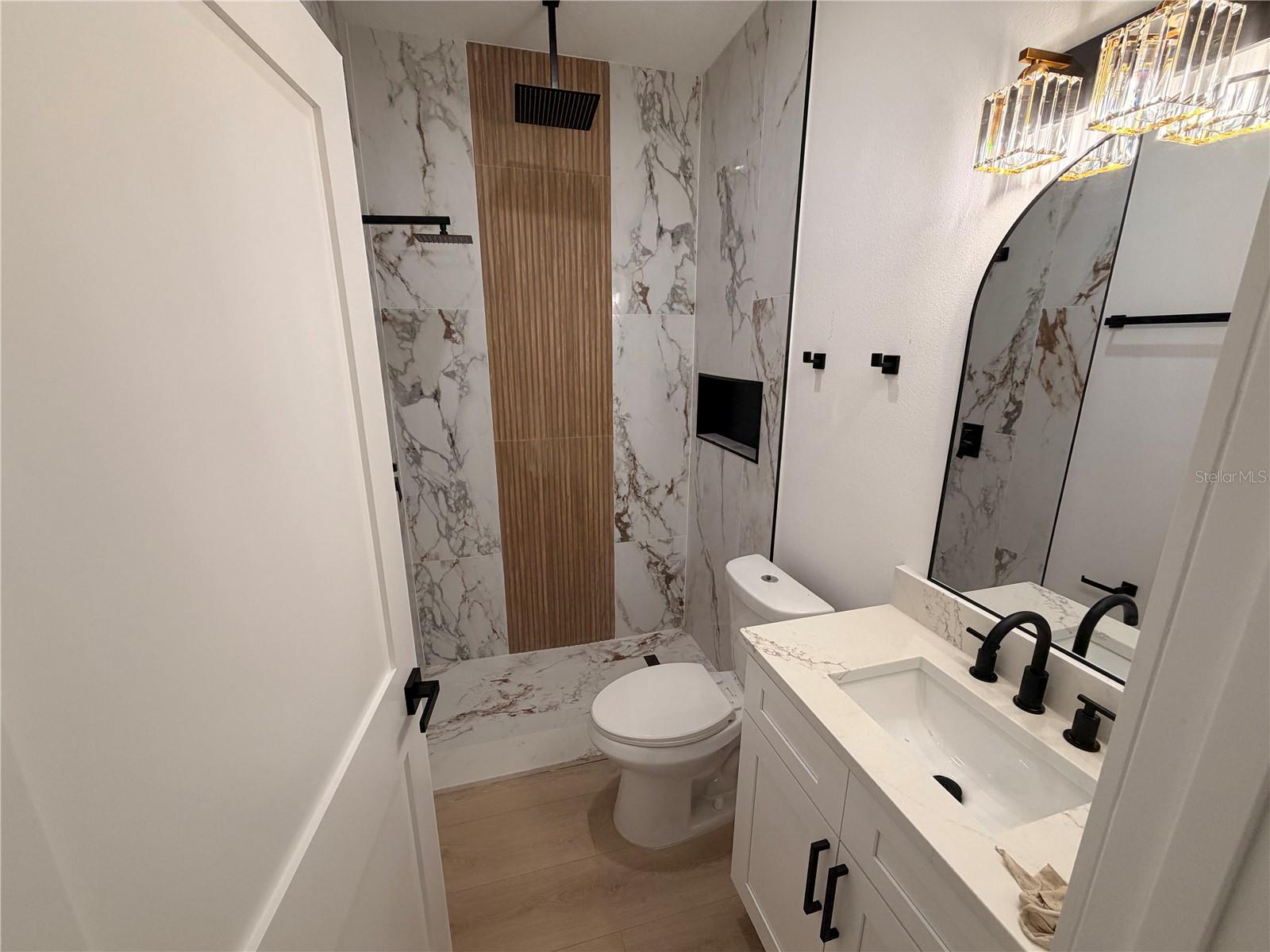 VOSS OAK LAKE ESTATE - Residential
