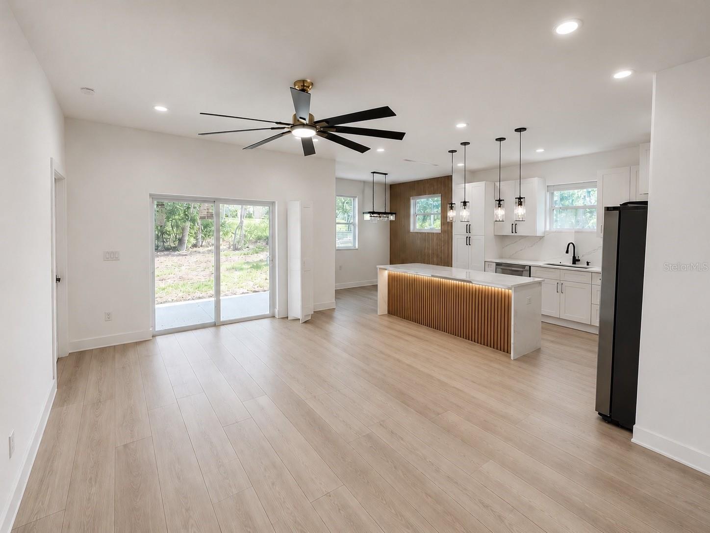 VOSS OAK LAKE ESTATE - Residential