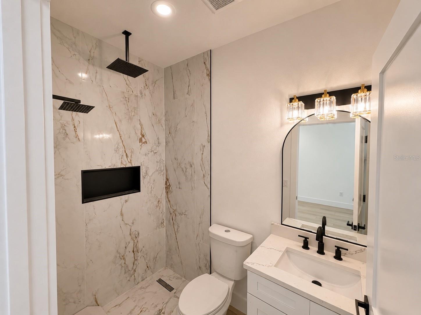 VOSS OAK LAKE ESTATE - Residential