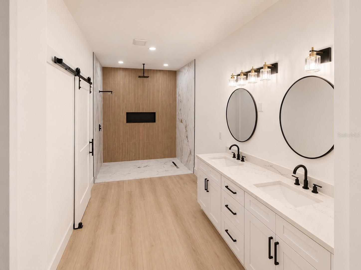 VOSS OAK LAKE ESTATE - Residential