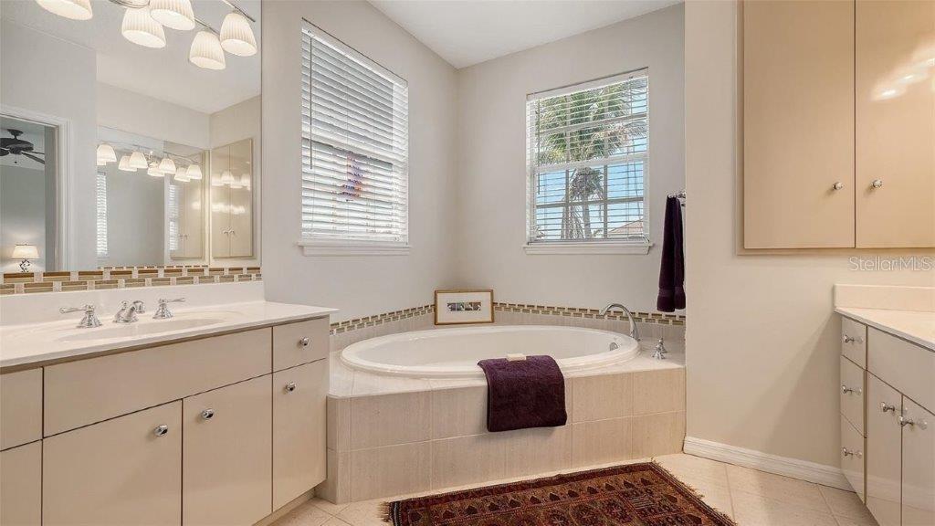 SIESTA BEACH - Residential