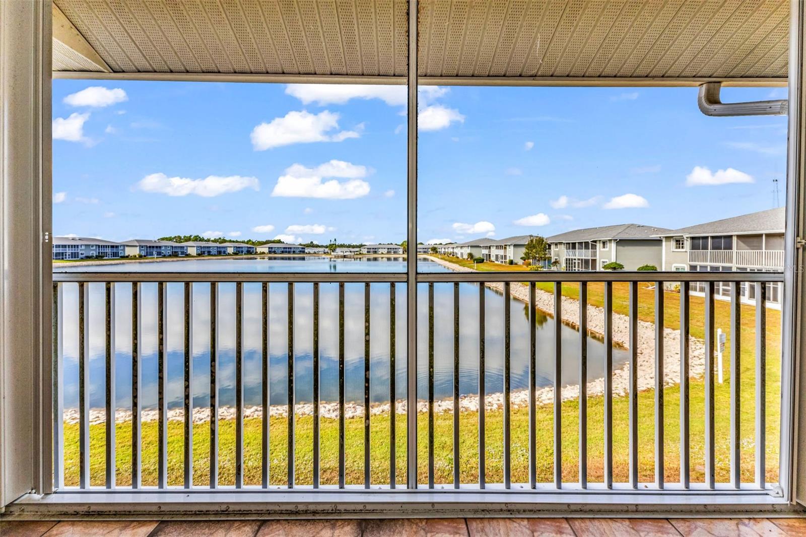 LAKES EDGE PH 04 - Residential