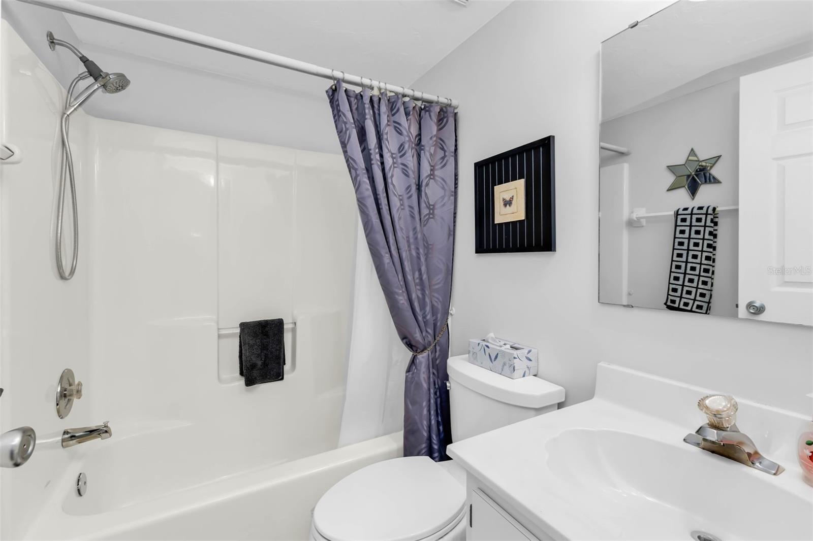 LAKES EDGE PH 04 - Residential