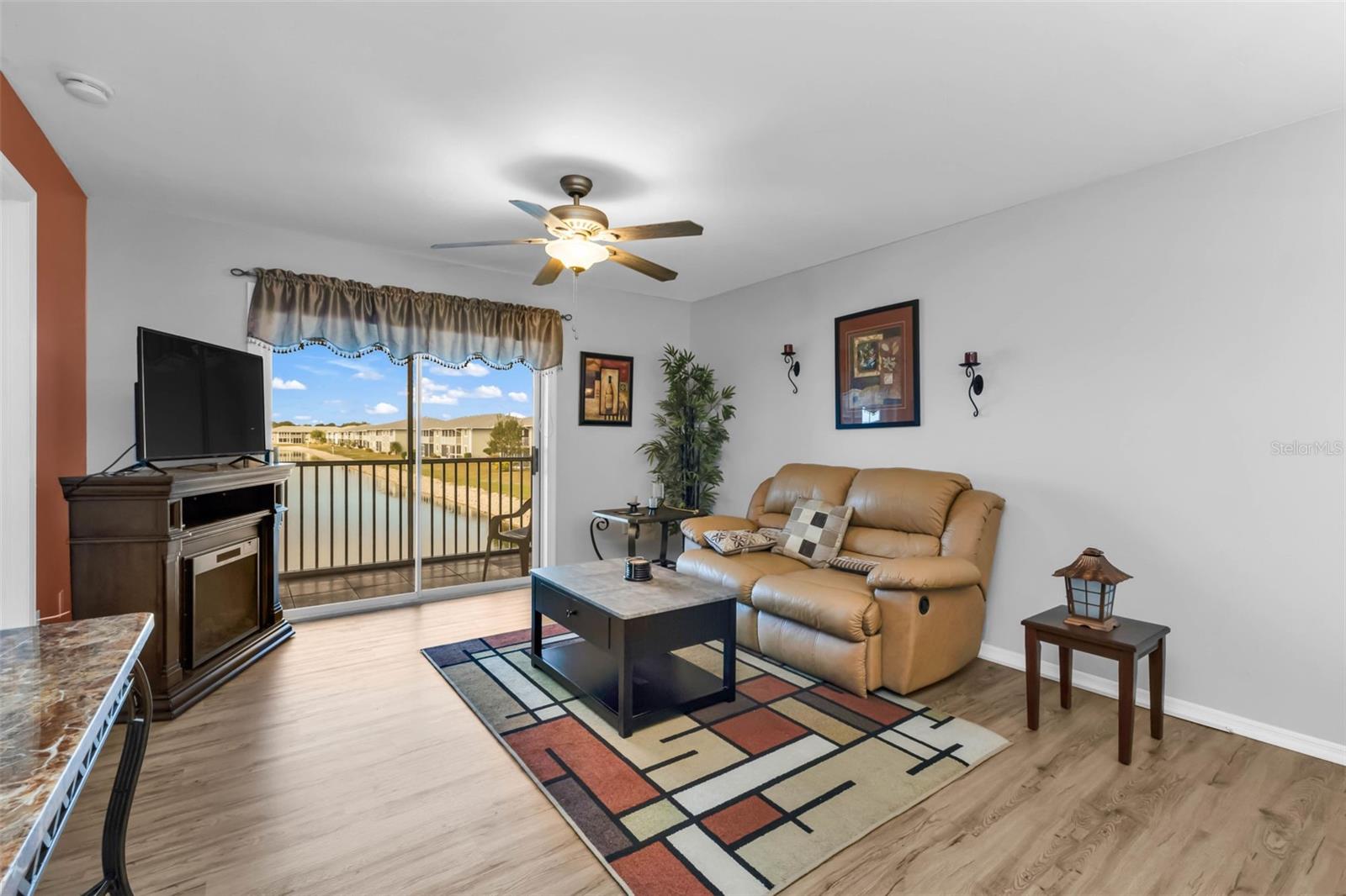 LAKES EDGE PH 04 - Residential