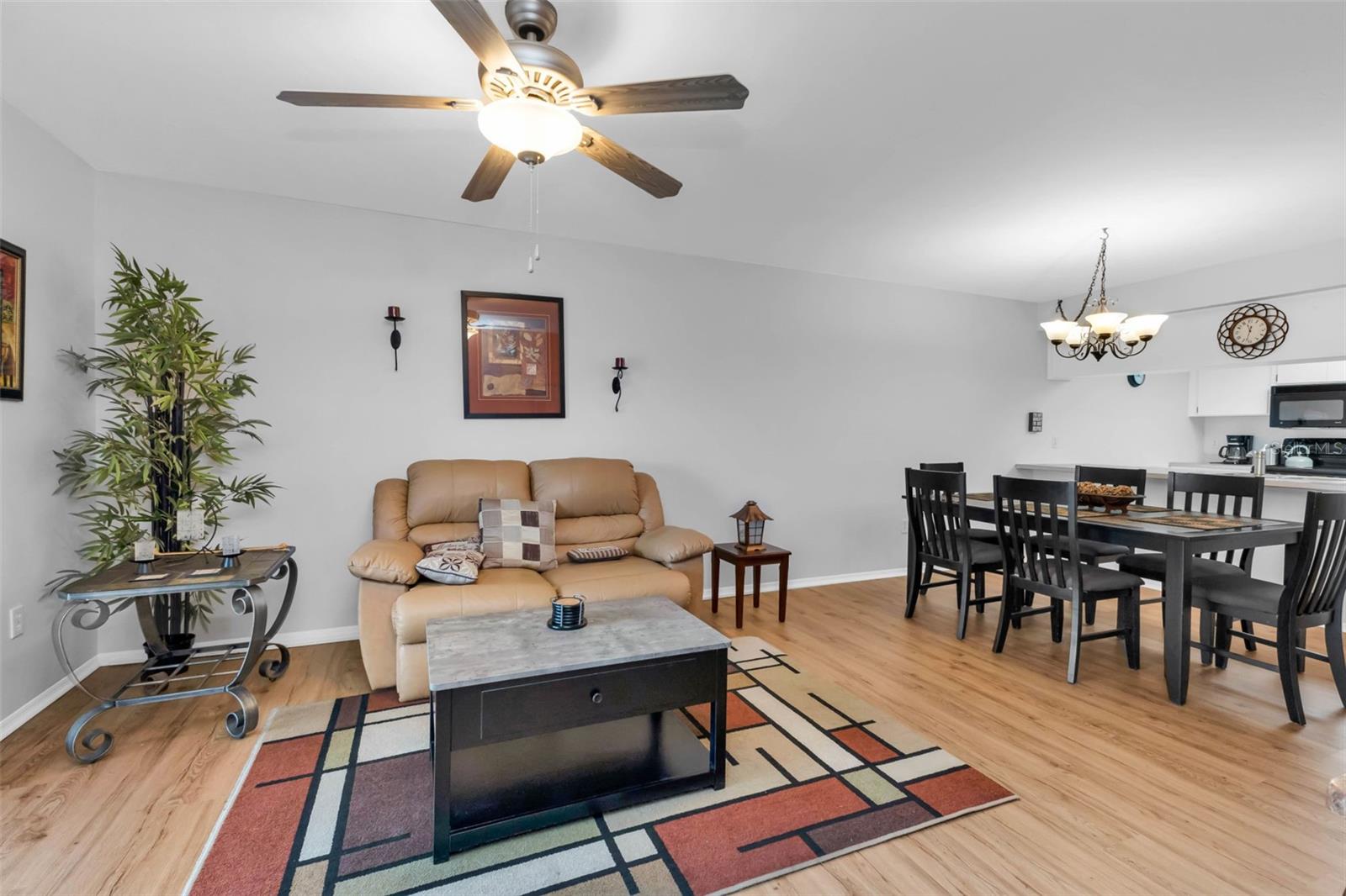 LAKES EDGE PH 04 - Residential