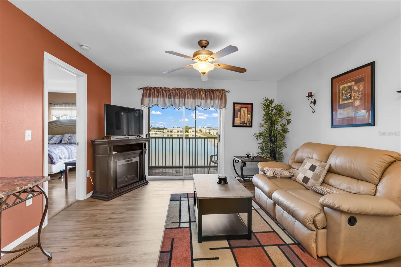 LAKES EDGE PH 04 - Residential