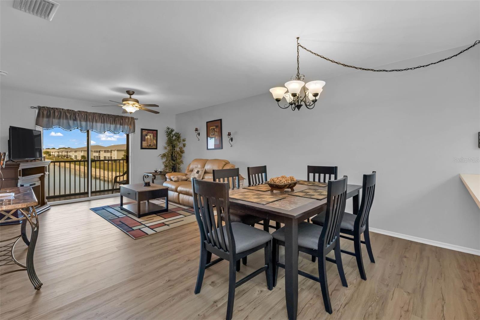 LAKES EDGE PH 04 - Residential