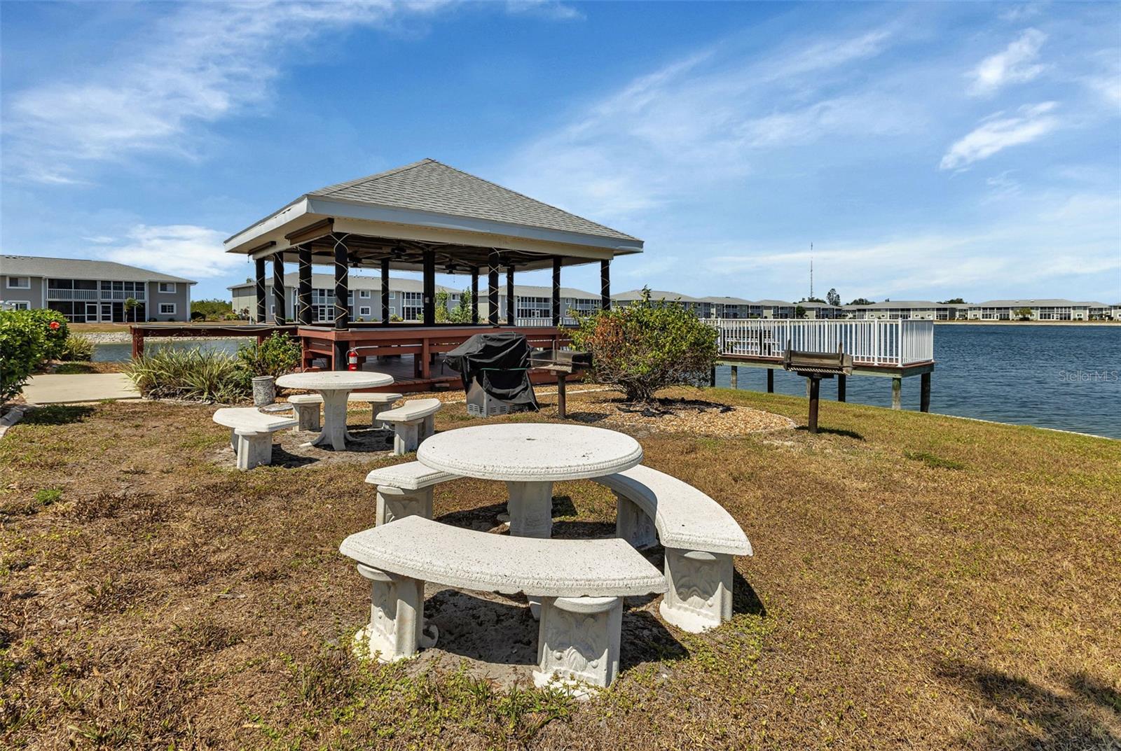 LAKES EDGE PH 04 - Residential