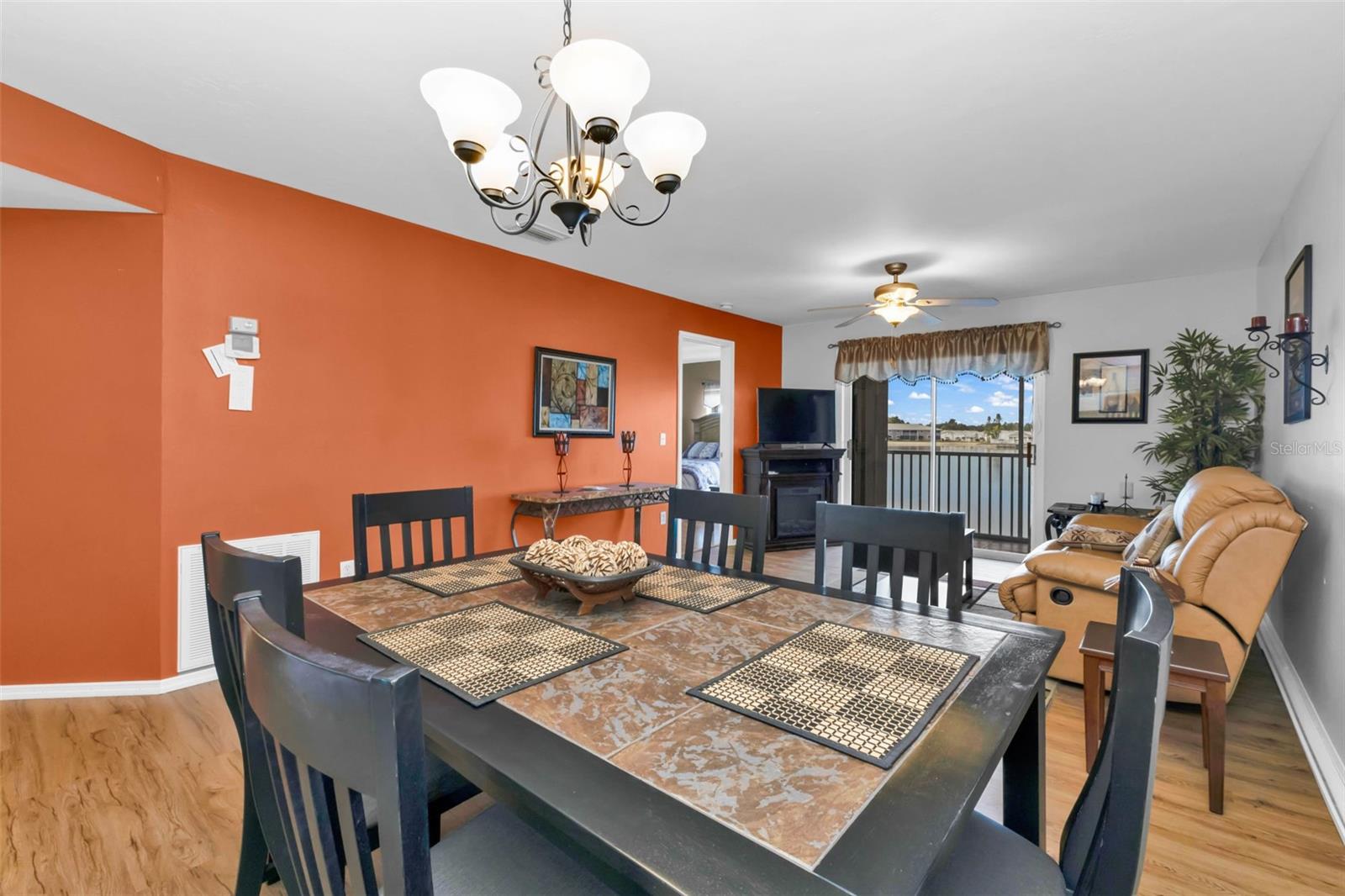 LAKES EDGE PH 04 - Residential