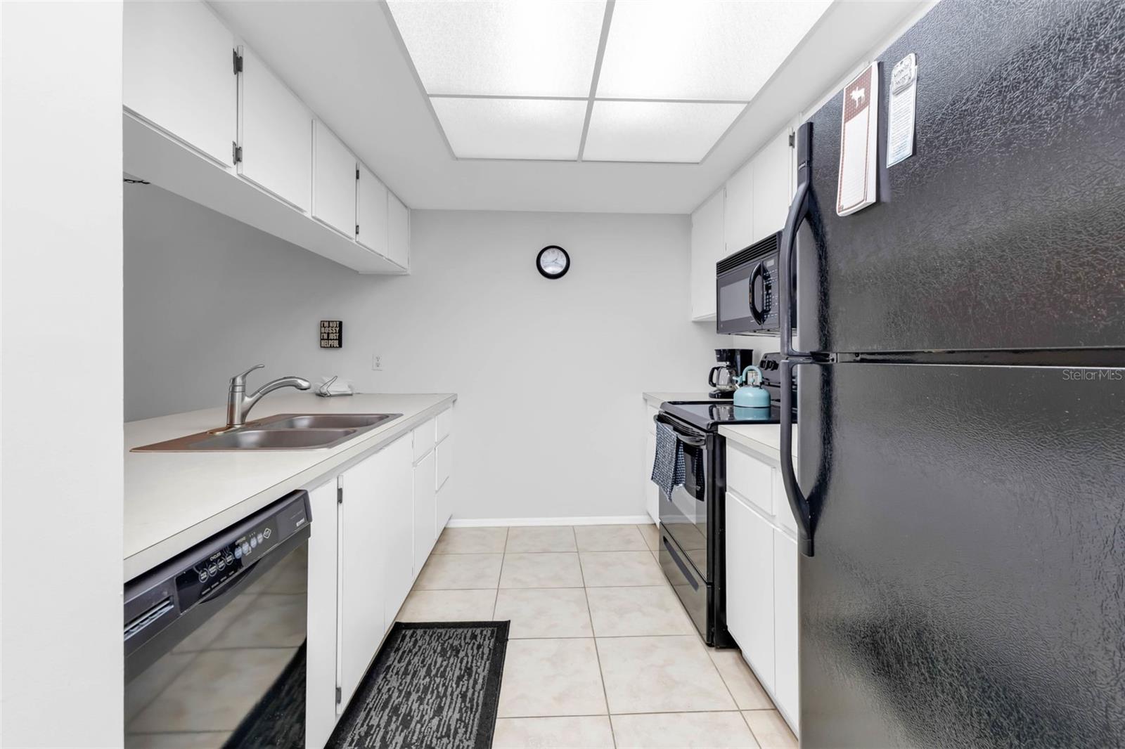 LAKES EDGE PH 04 - Residential