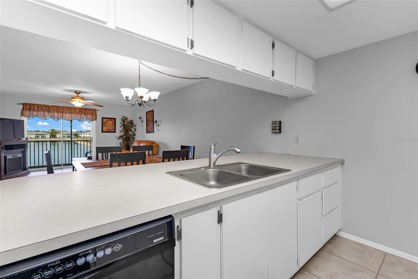 LAKES EDGE PH 04 - Residential