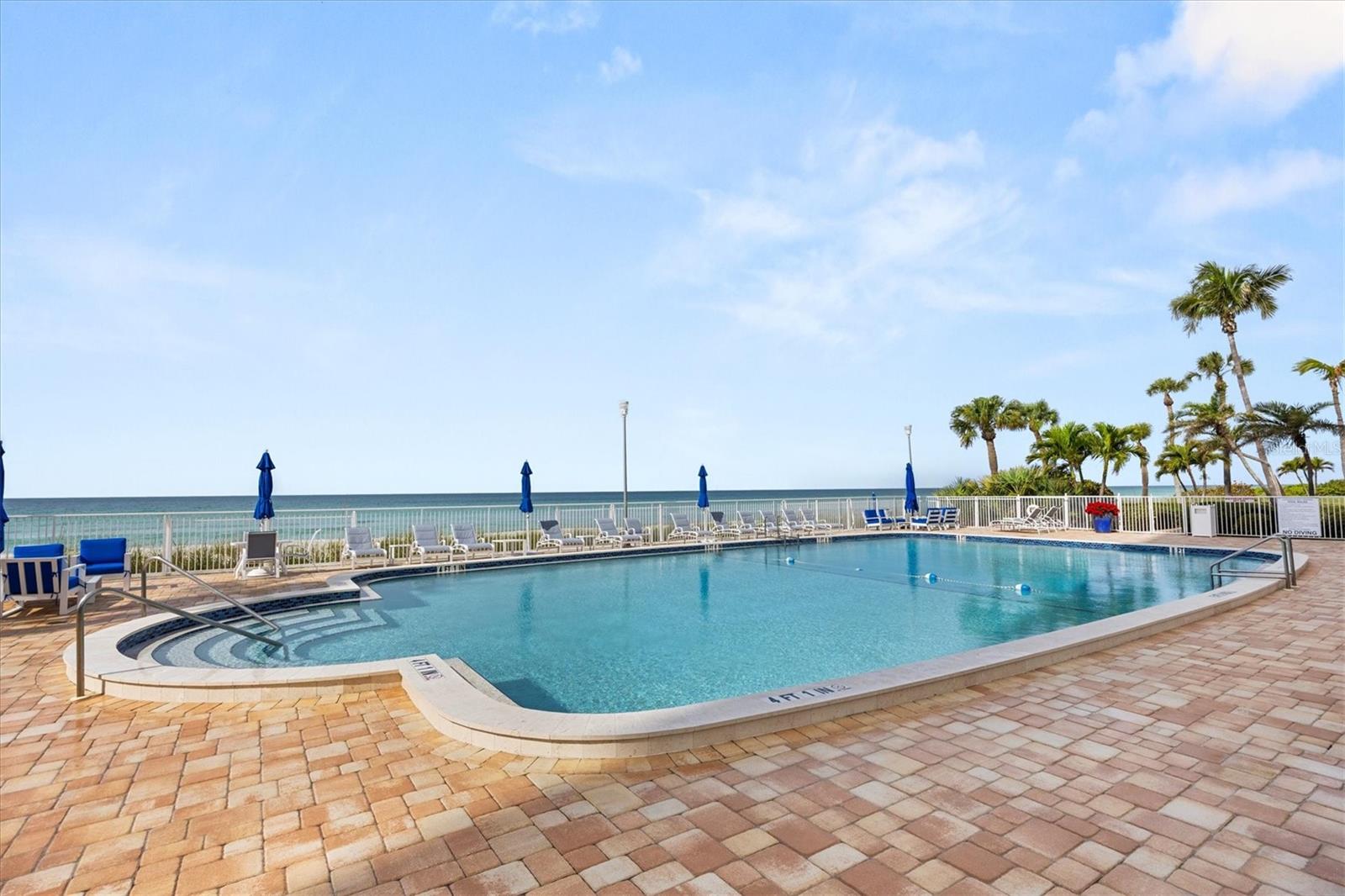 LONGBOAT KEY TOWERS - Residential