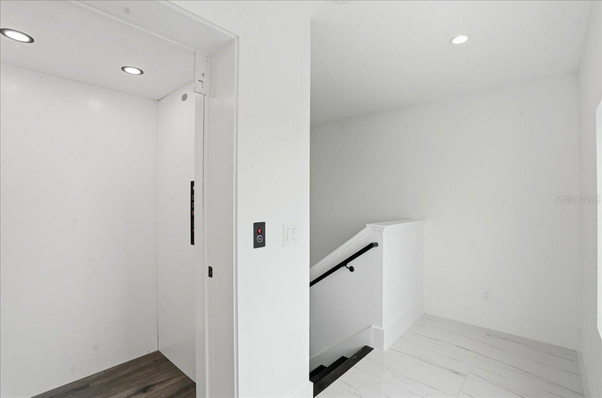 ENGLEWOOD SHORES - Residential