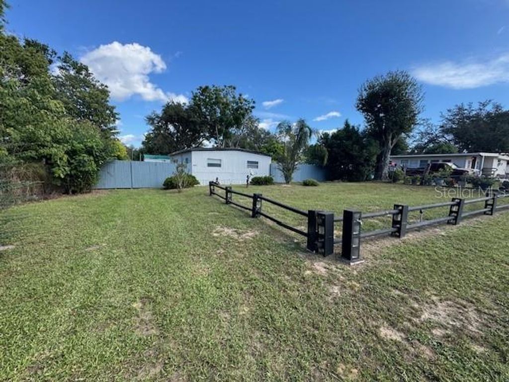 Photo of 4721 Pine Street, Fruitland Park, FL 34731 (MLS # O6353722)