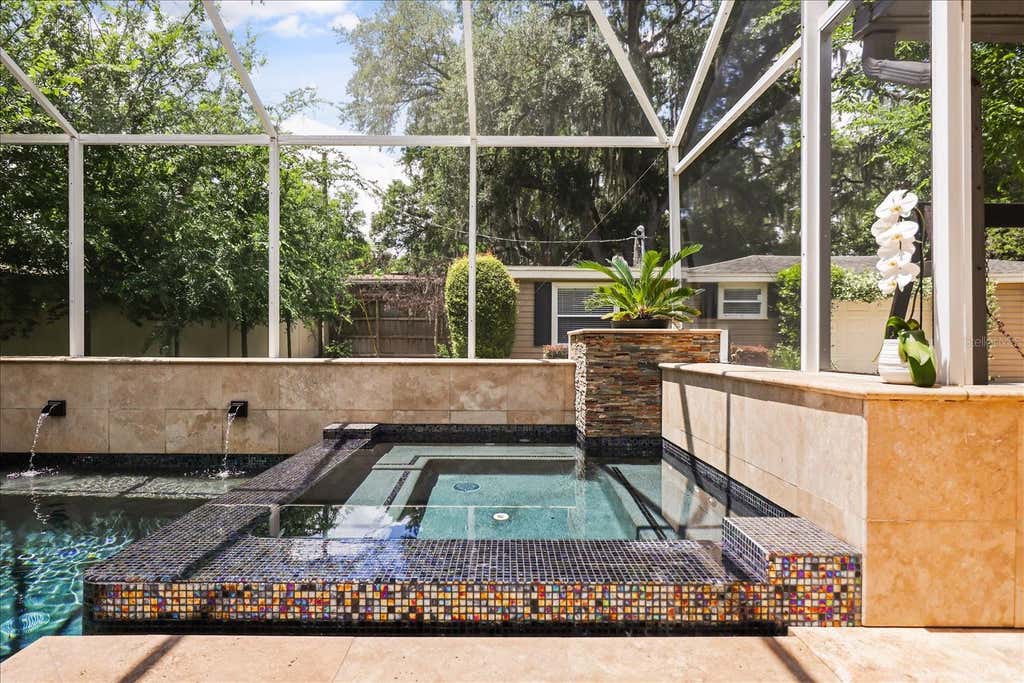 Photo of 808 Putnam Avenue, Orlando, FL 32804 (MLS # O6427148)