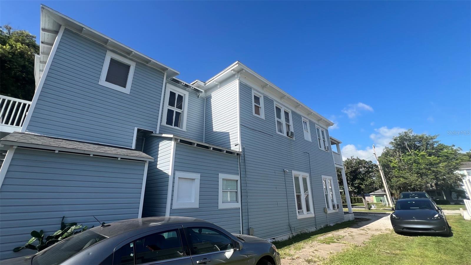 520 S BROADWAY AVENUE