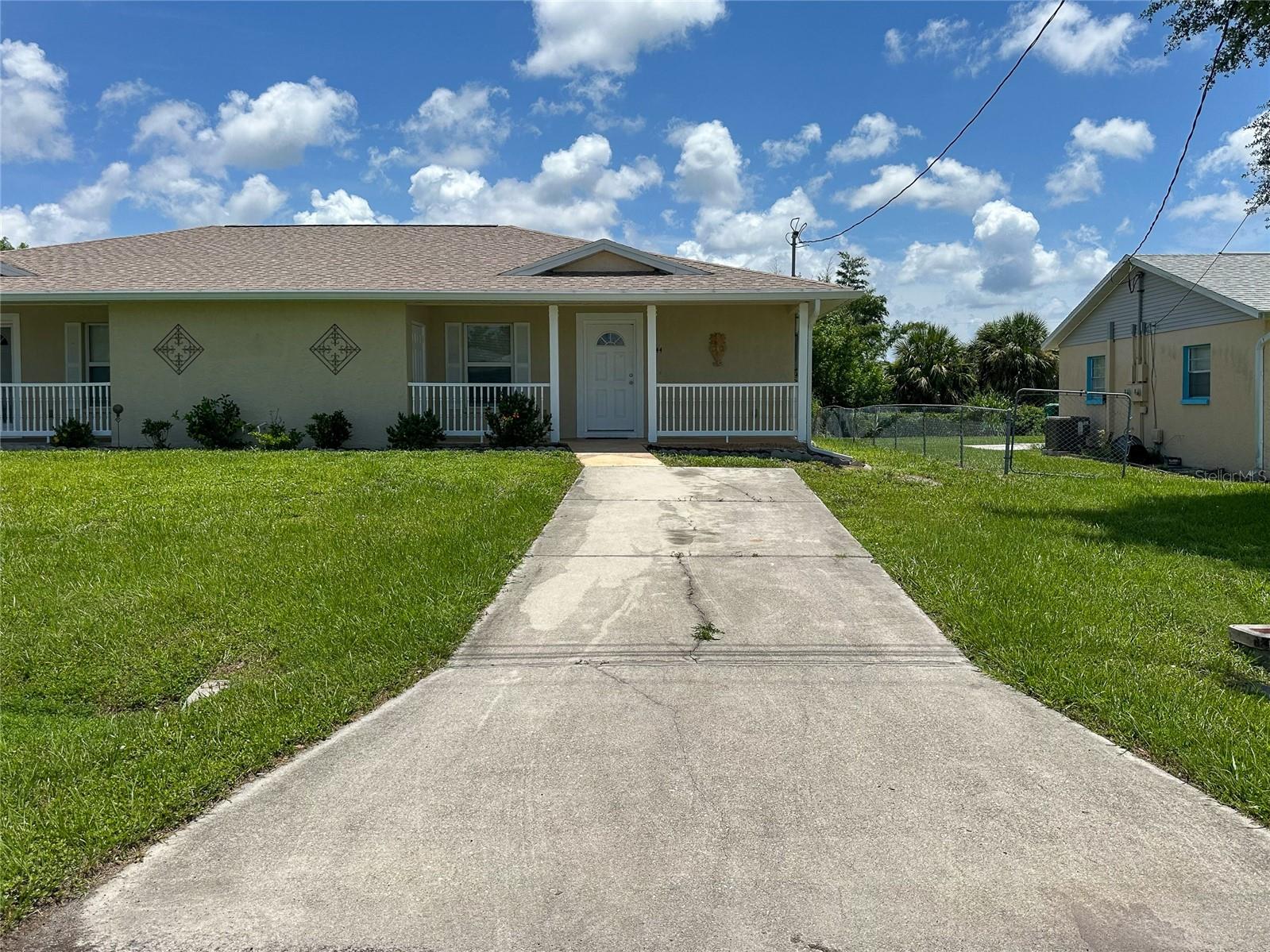 2 Bed / 2 Bath | Duplex for Rent – Englewood, FL
Available now | Unfurnished | No pets | No smoking
Clean and bright 2-bedroom, 2-bathroom duplex unit in a quiet residential area of Englewood. This freshly updated home offers approximately 917 sq.ft. of comfortable living space, ideal for individuals or couples looking for a peaceful long-term rental.
The open layout includes a spacious living area, a well-equipped kitchen with ample cabinetry, two full bathrooms, and generously sized bedrooms with plenty of closet space. Tile flooring throughout makes for easy maintenance, and central A/C keeps you cool year-round.
Enjoy private off-street parking and a shared yard. The other side of the duplex is currently vacant but will be rented separately.
Tenant pays utilities. Lawn care is not included.
Located just minutes from local shopping, dining, and Gulf beaches.
First month’s rent + security deposit required. Background check applies.
No pets. No smoking.