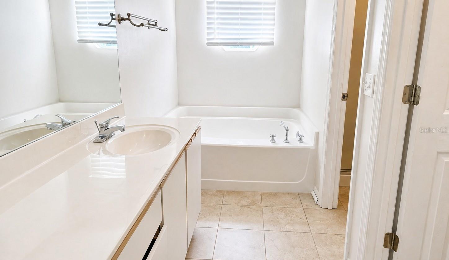 CHASE GROVES UNIT 1 - Residential