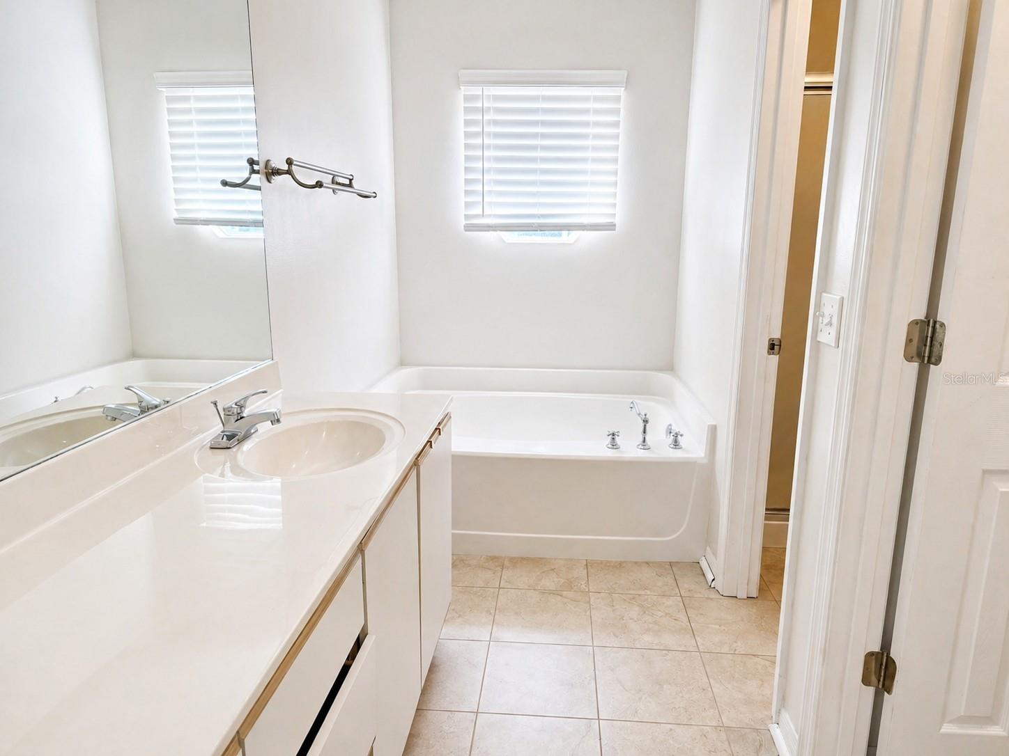 CHASE GROVES UNIT 1 - Residential