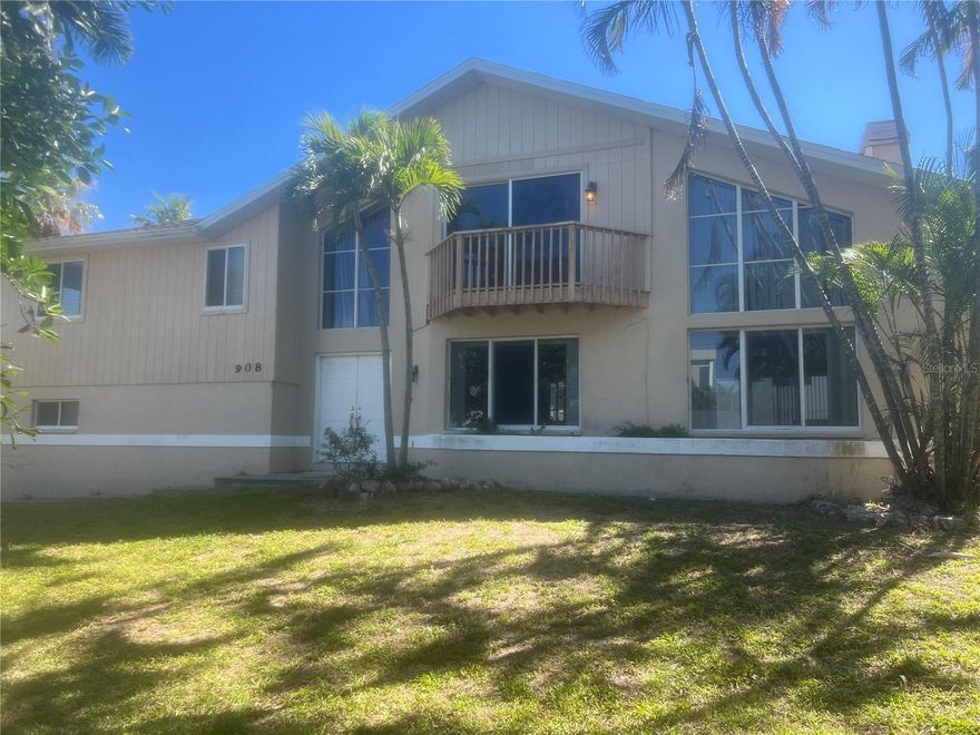 Investor opportunity in Palmetto! Great location, large corner lot. Seller is corporation and does not disclose. Do you due diligence. Cash only