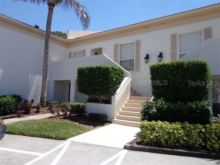 ***** LEASED 2024 SEASON***** UPSTAIRS GARDEN APARTMENT WITH GLASS ENCLOSED LANAI - EAT IN KITCHEN - BEAUTIFUL VIEW OF GOLF COURSE.  OFF SEASON RATES AVAILABLE.