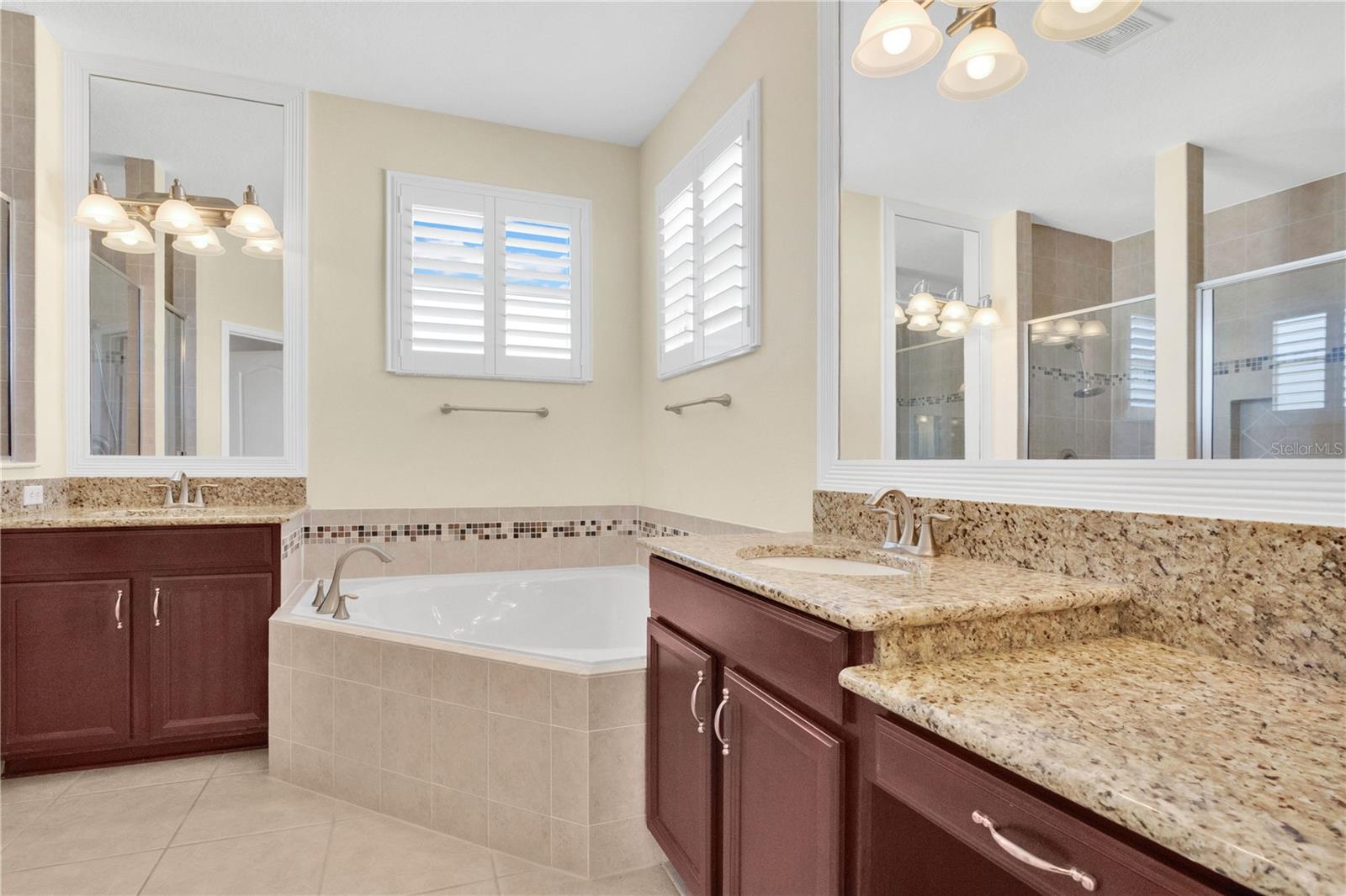 PRESTON SQUARE - Residential