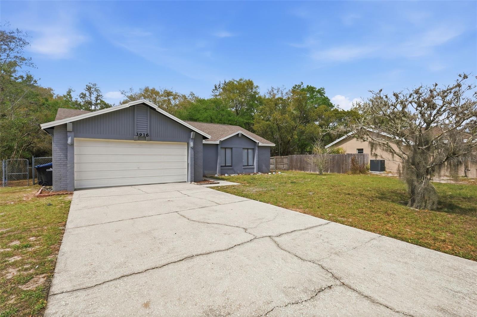 VALENCIA GROVE - Residential