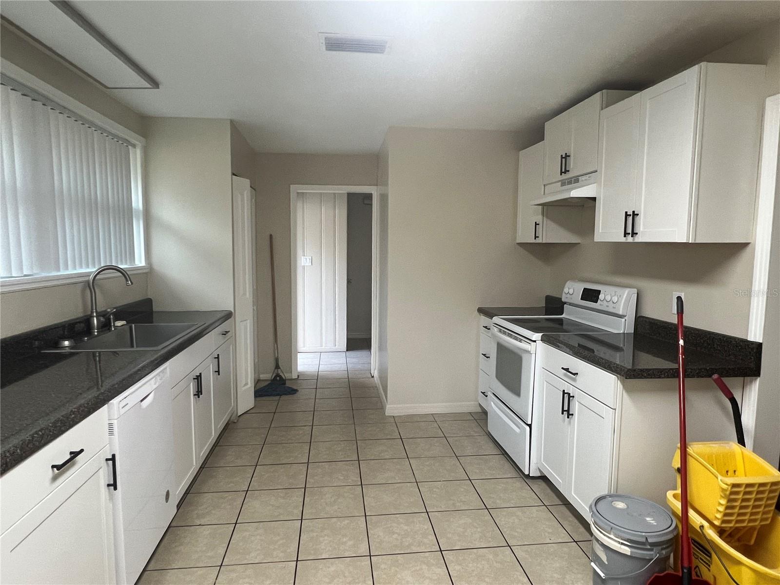 HILLDALE - Residential Lease