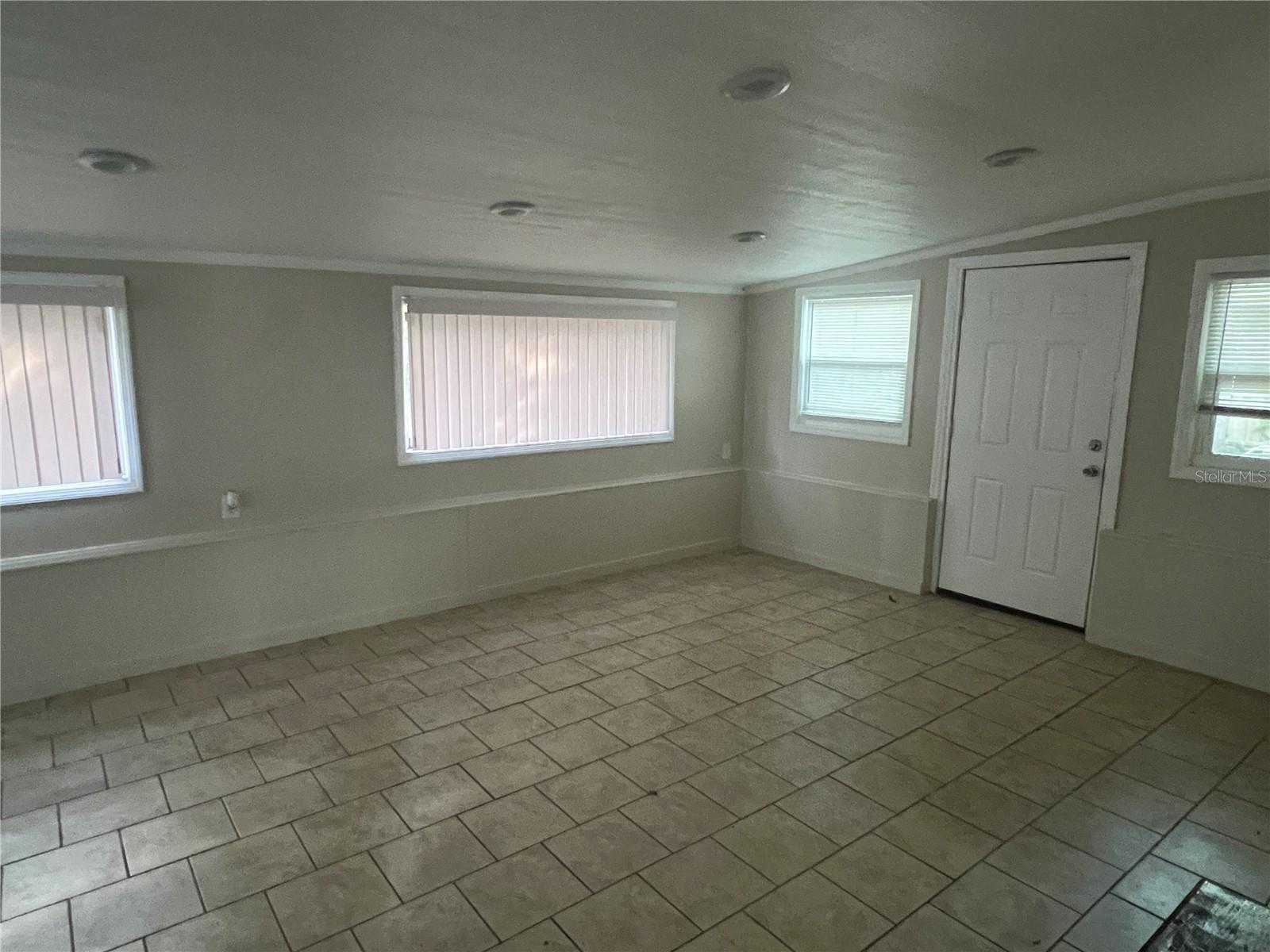 HILLDALE - Residential Lease