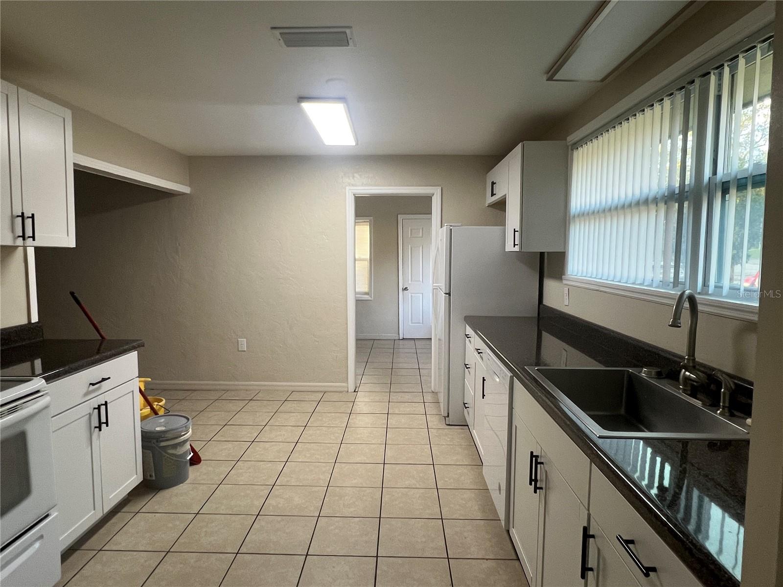 HILLDALE - Residential Lease