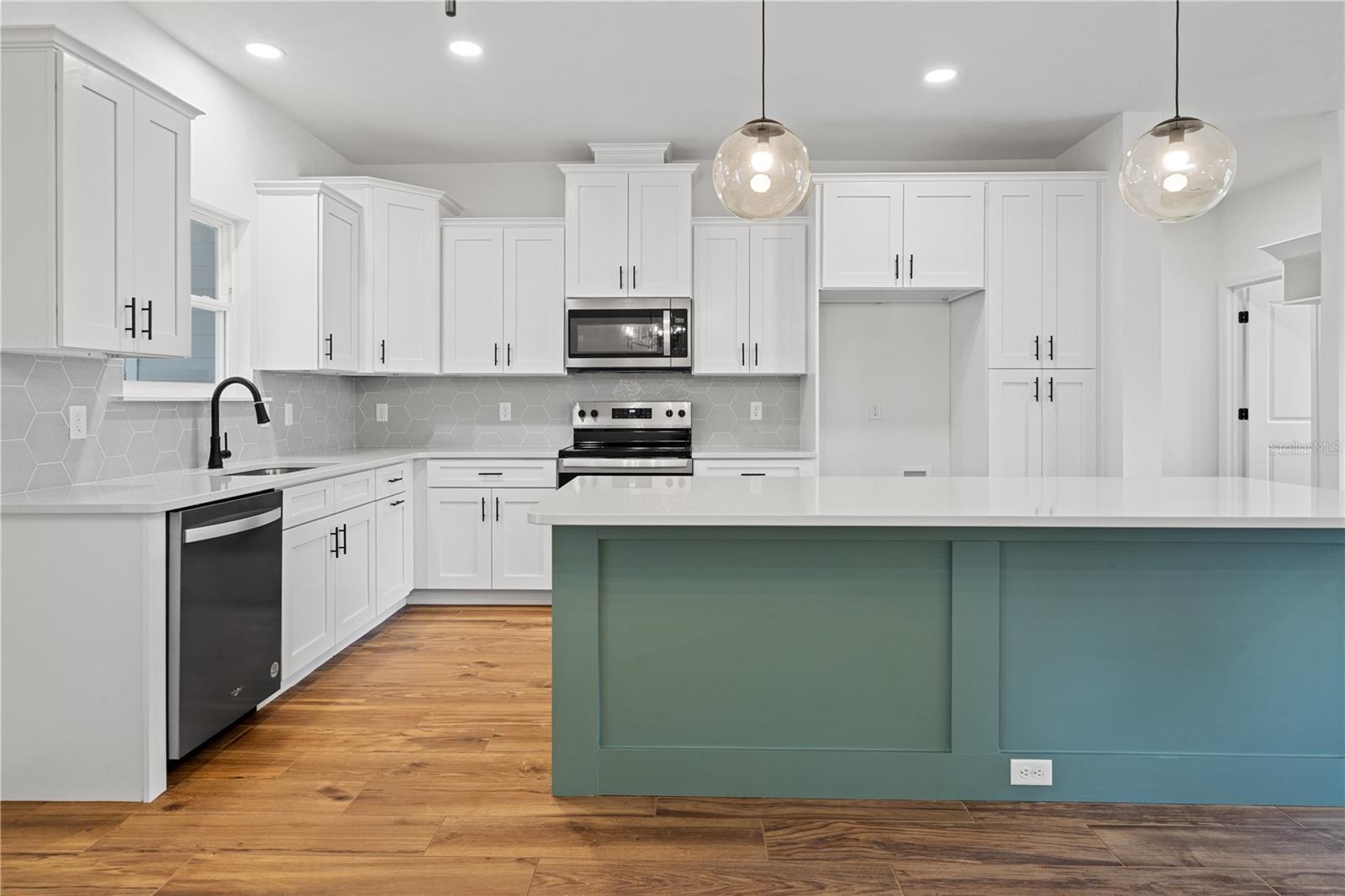 ALOMA ESTATES - Residential