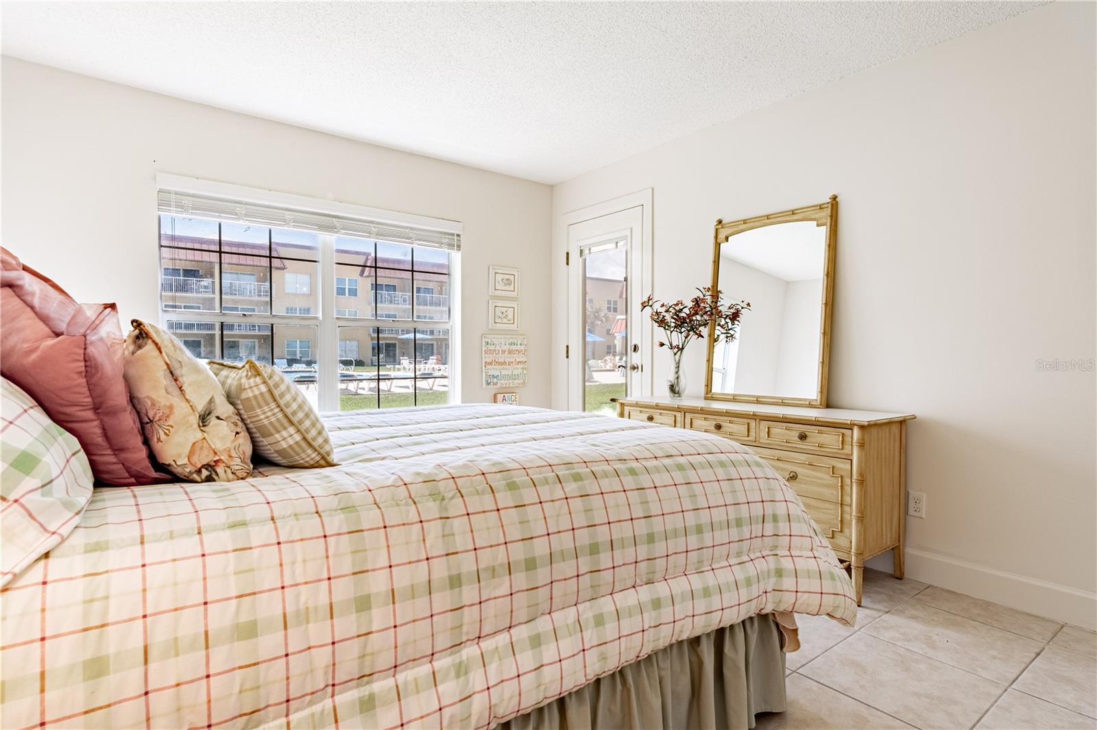 POINT EAST - Residential