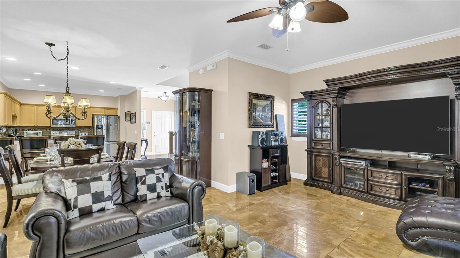 121 VALENCIA CIRCLE