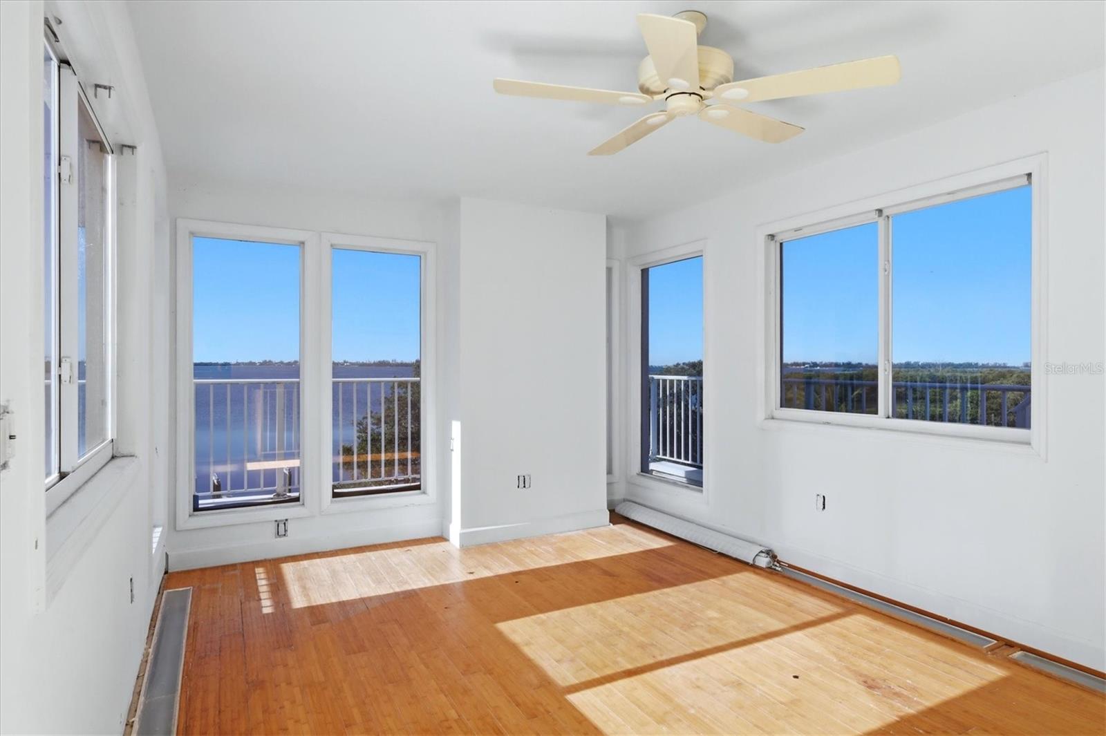 BAY BEACH - Residential