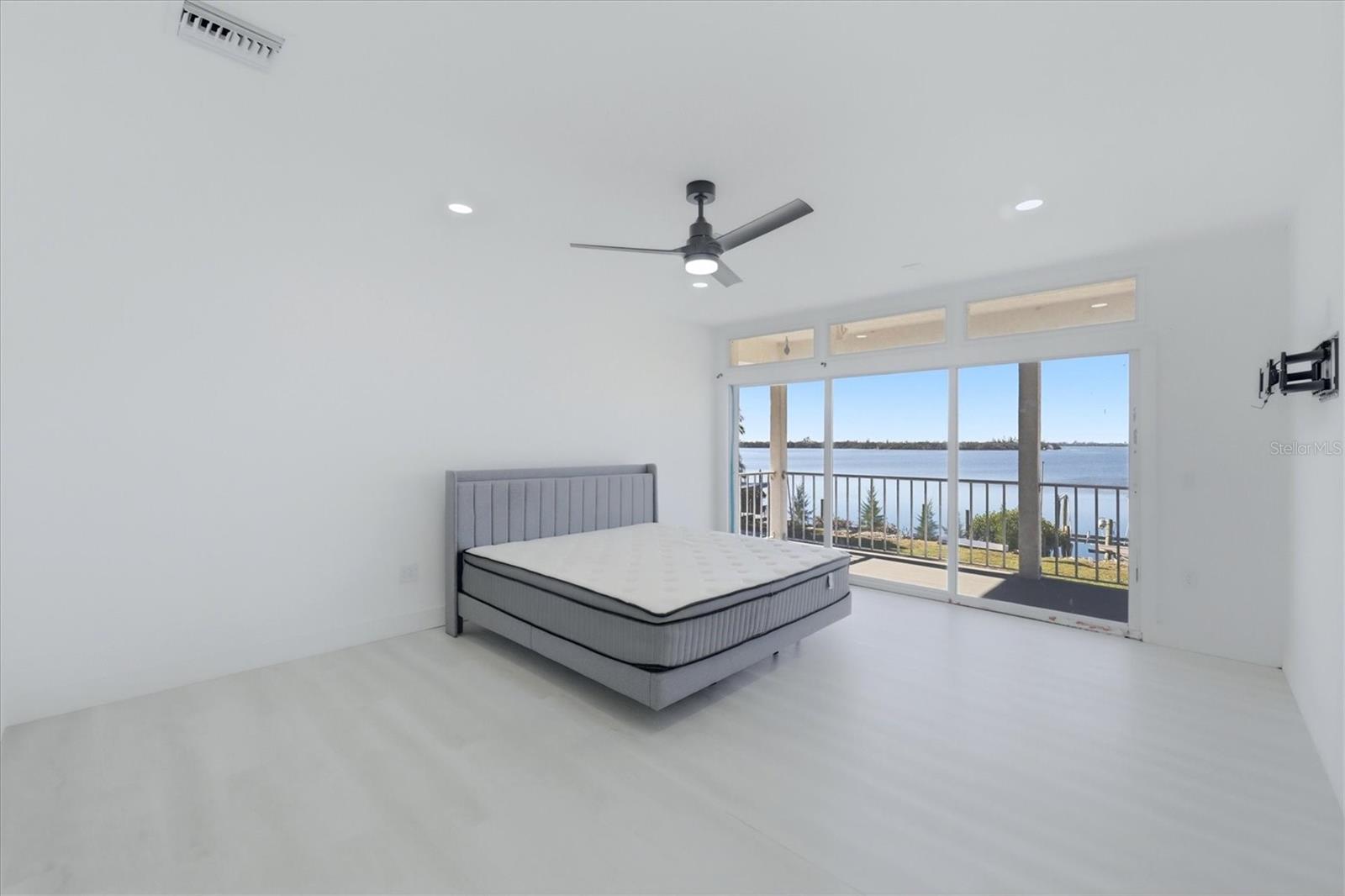 BAY BEACH - Residential