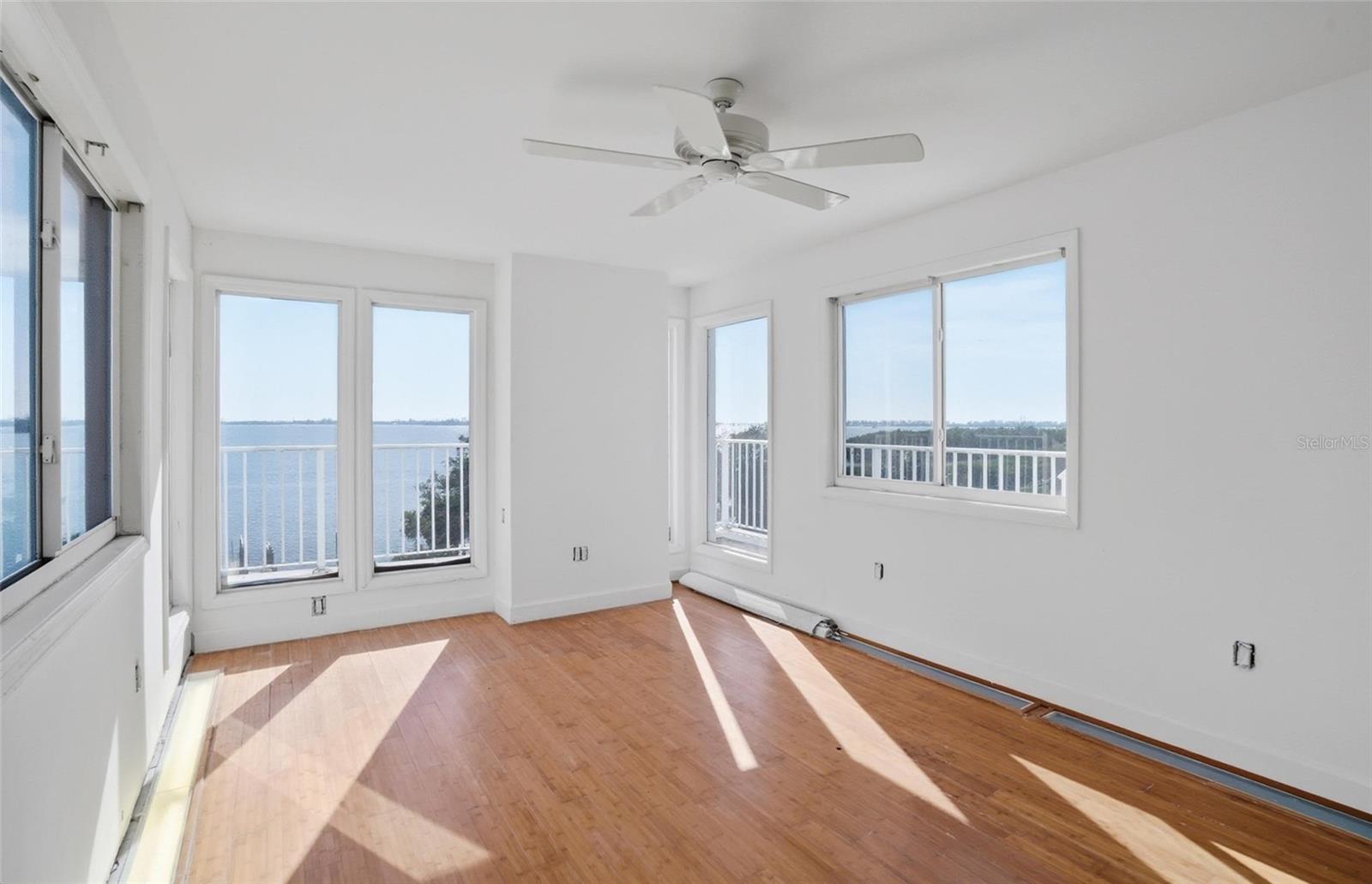 BAY BEACH - Residential