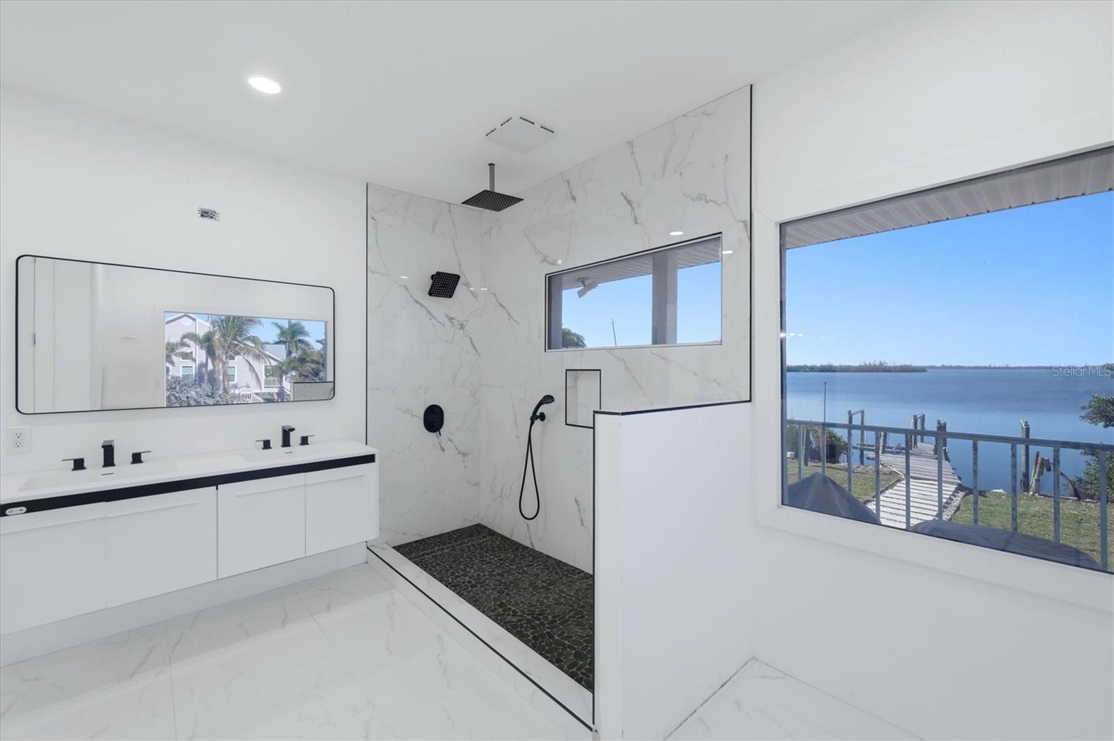 BAY BEACH - Residential