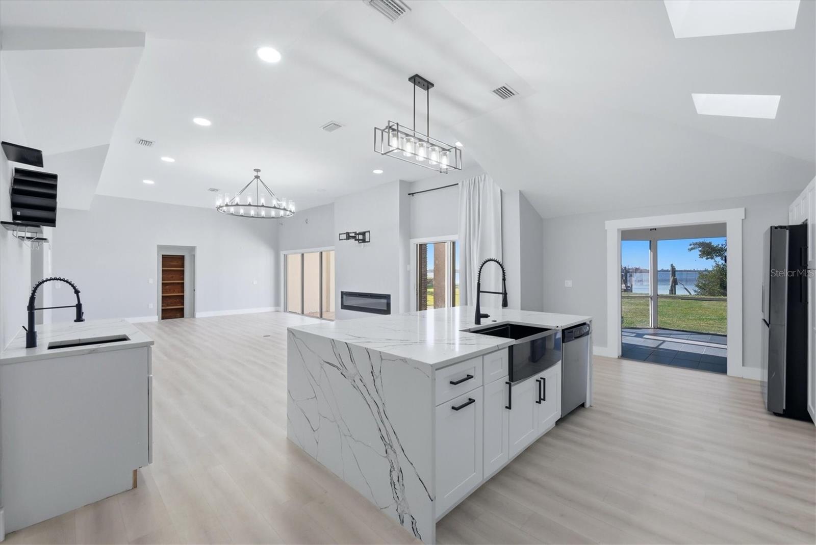 BAY BEACH - Residential