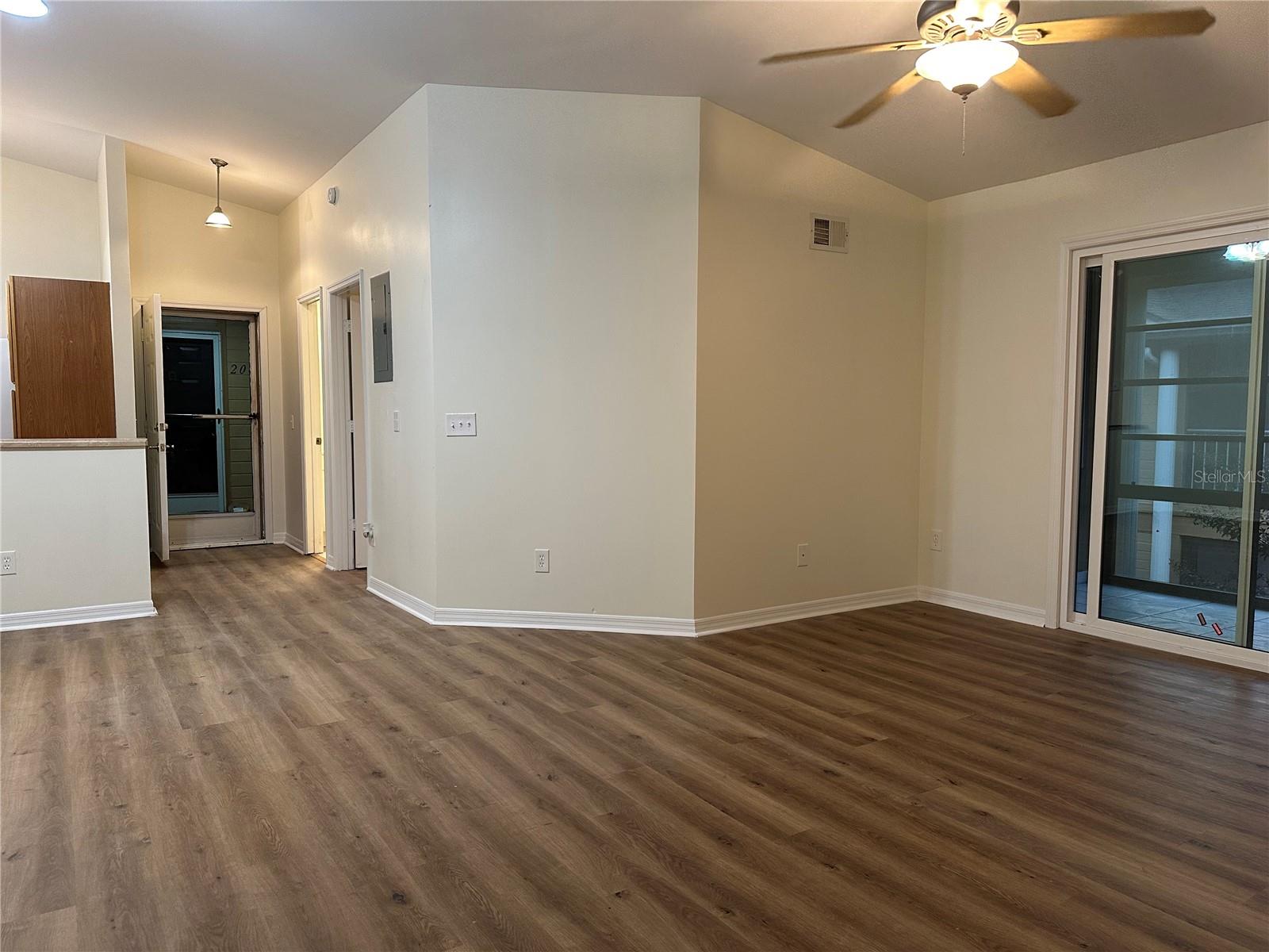 LAKEVIEW CONDO 06 - Residential Lease