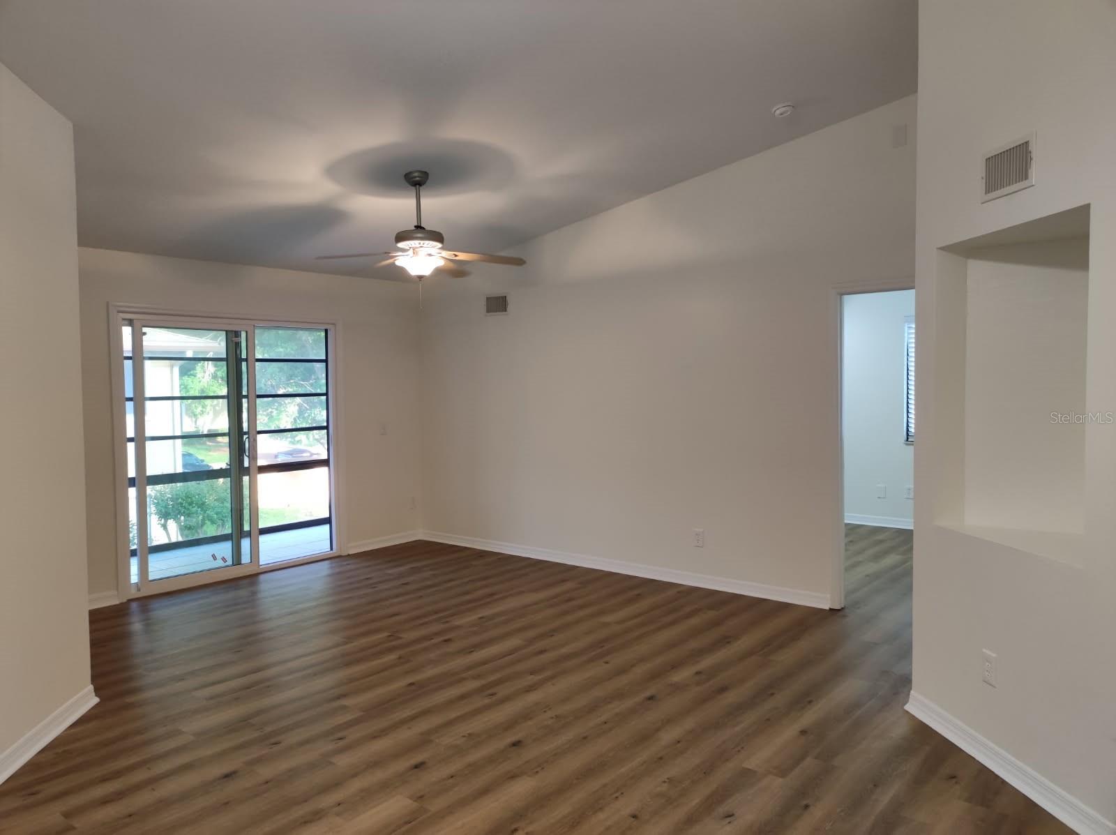 LAKEVIEW CONDO 06 - Residential Lease