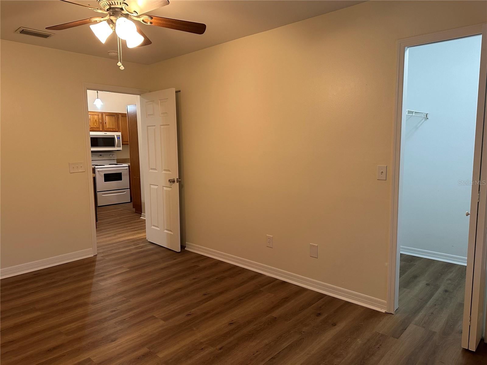 LAKEVIEW CONDO 06 - Residential Lease