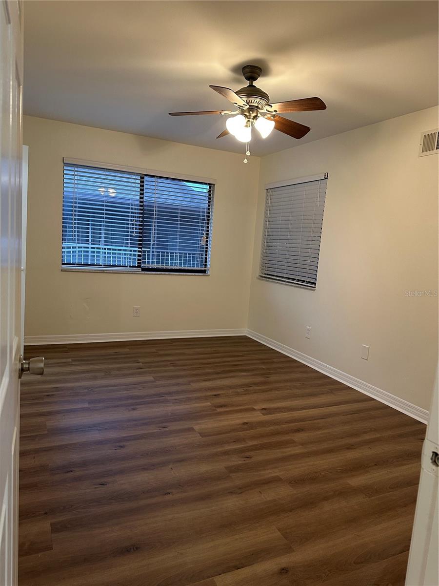 LAKEVIEW CONDO 06 - Residential Lease