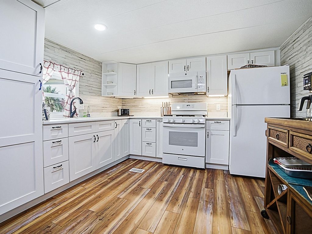 Photo of 211 Rue De Paresse, Tavares, FL 32778 (MLS # G5107214)