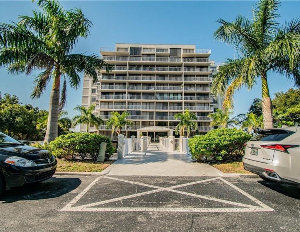 Photo of 500 N Osceola Avenue #611, Clearwater, FL 33755 (MLS # A4673097)