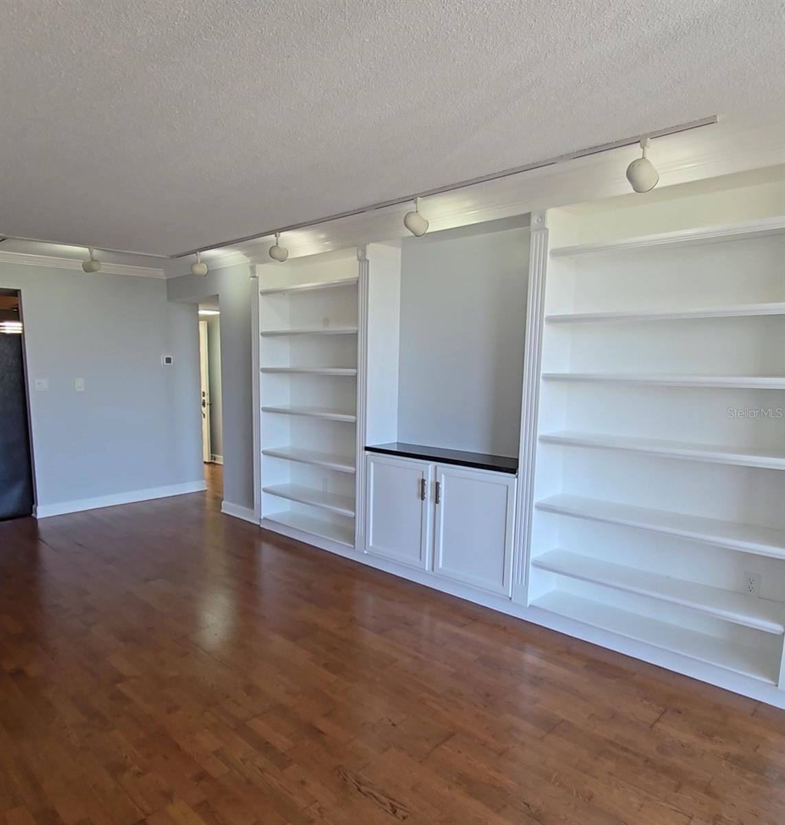 HARBOR BLUFFS WATERFRONT CONDO - Residential