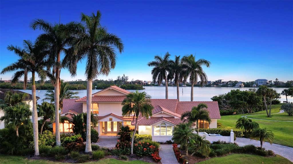 Photo of 321 Lookout Point Drive, Osprey, FL 34229 (MLS # A4697345)