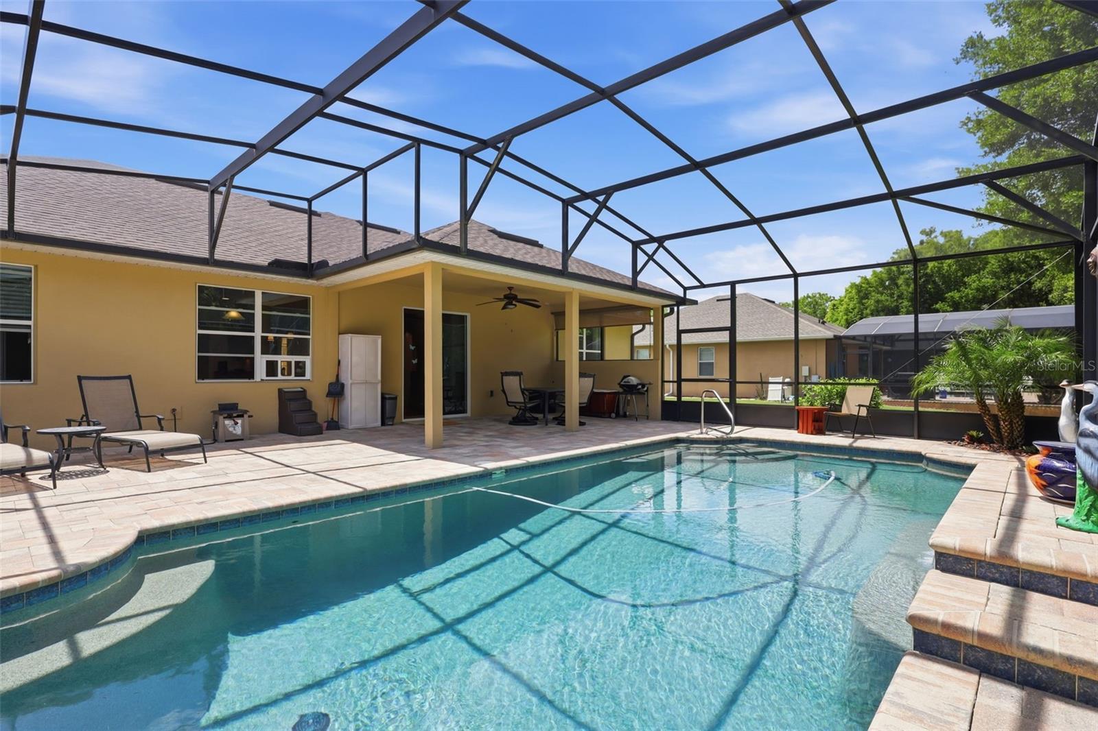 832 DEER FERN AVENUE