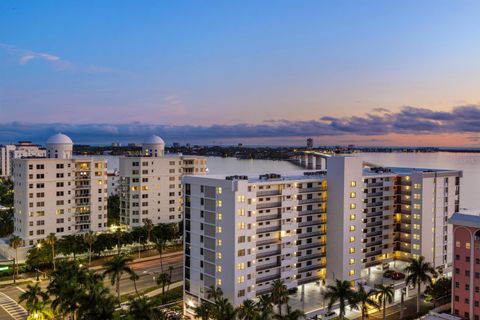 A home in SARASOTA