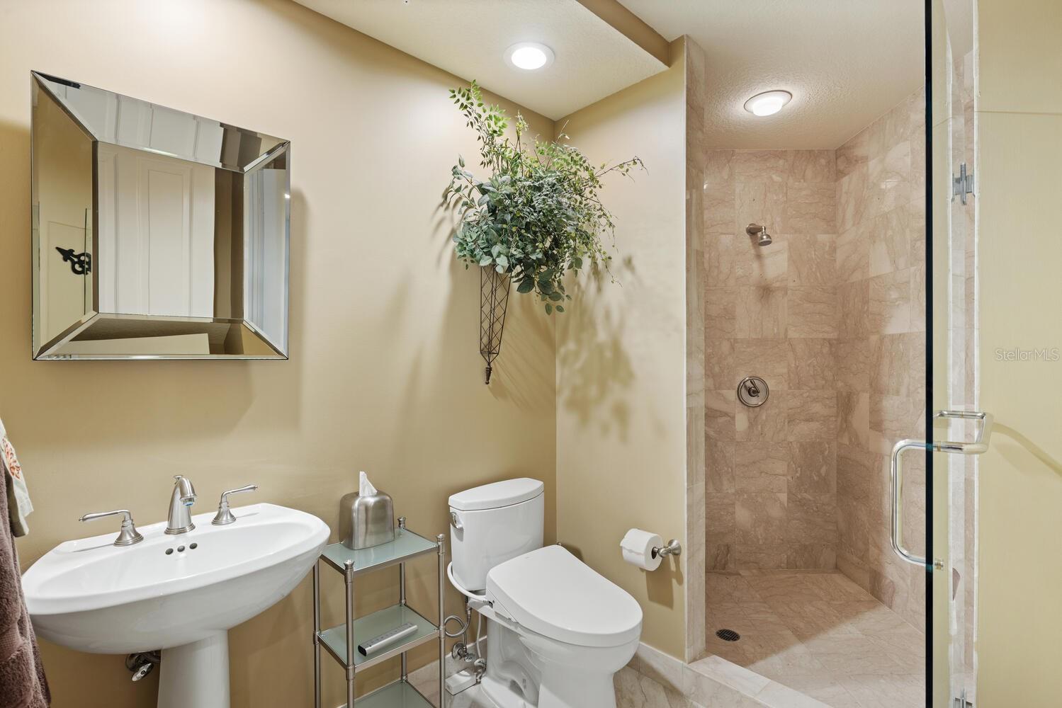 THE TOWER RESIDENCES - Residential